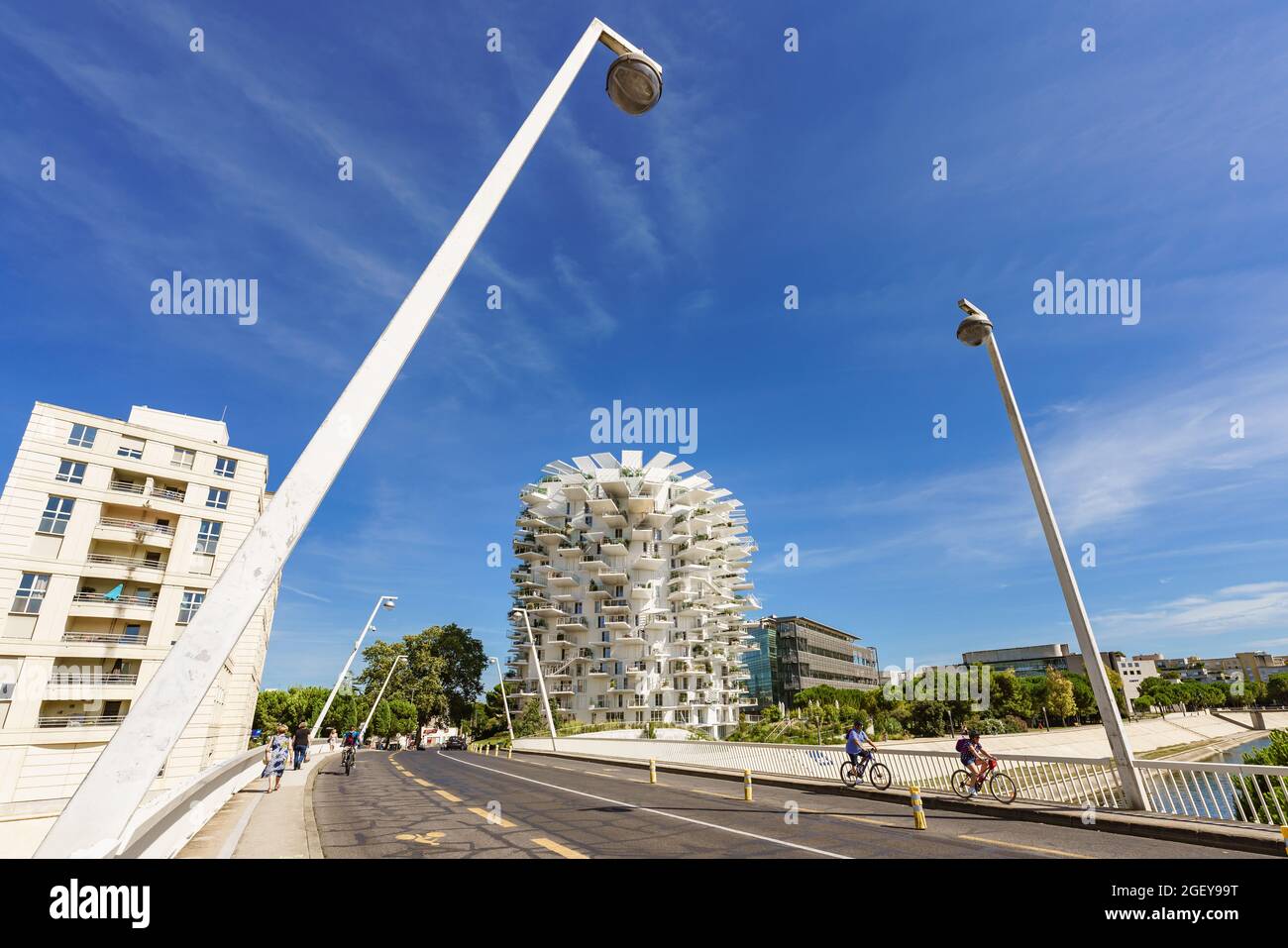 Montpellier, Francia. 5 agosto 2021. L'Arbre Blanc dell'architetto giapponese Sou Fujimoto, Nicolas Laisné e Manal Rachdi è un edificio sulla riva del fiume Lez. Foto Stock