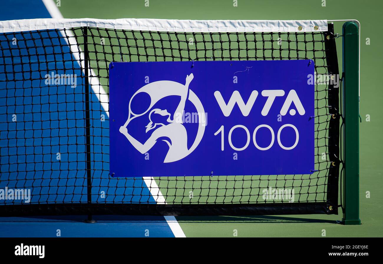 Logo WTA al 2021 torneo di tennis Western & Southern Open WTA 1000 del 21 agosto 2021 presso il Lindner Family Tennis Center di Cincinnati, USA - Photo Rob Prange / Spain DPPI / DPPI Foto Stock
