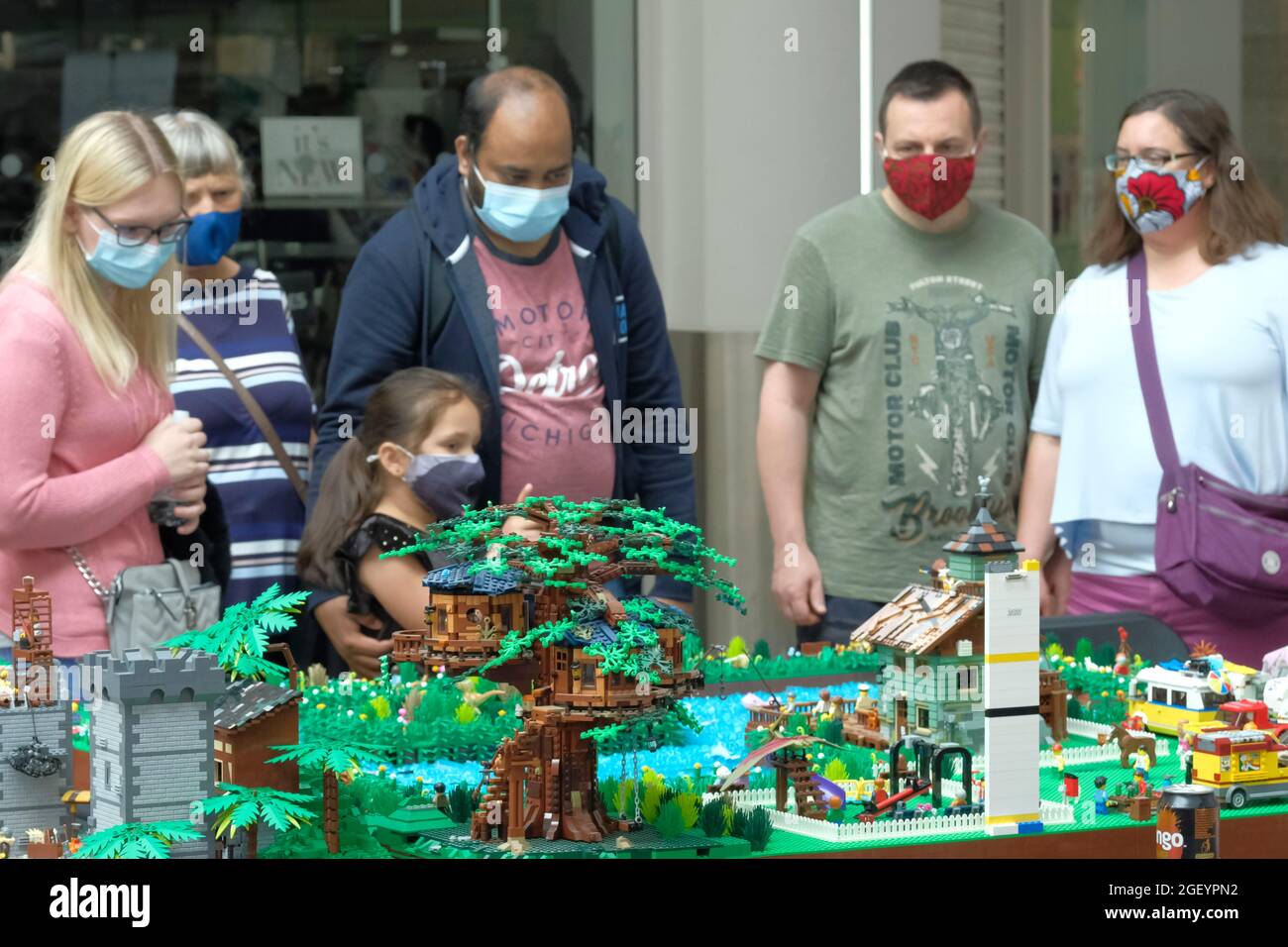 The Galleries, Bristol, 22 agosto 2021. I fan di Bristol Lego dimostrano il potenziale del mattone preferito da tutti. Organizzato da Bristol con sede Lego Fans GertLUG l'evento è ospitato dal centro commerciale Galleries. Credit: JMF News/Alamy Live News Foto Stock