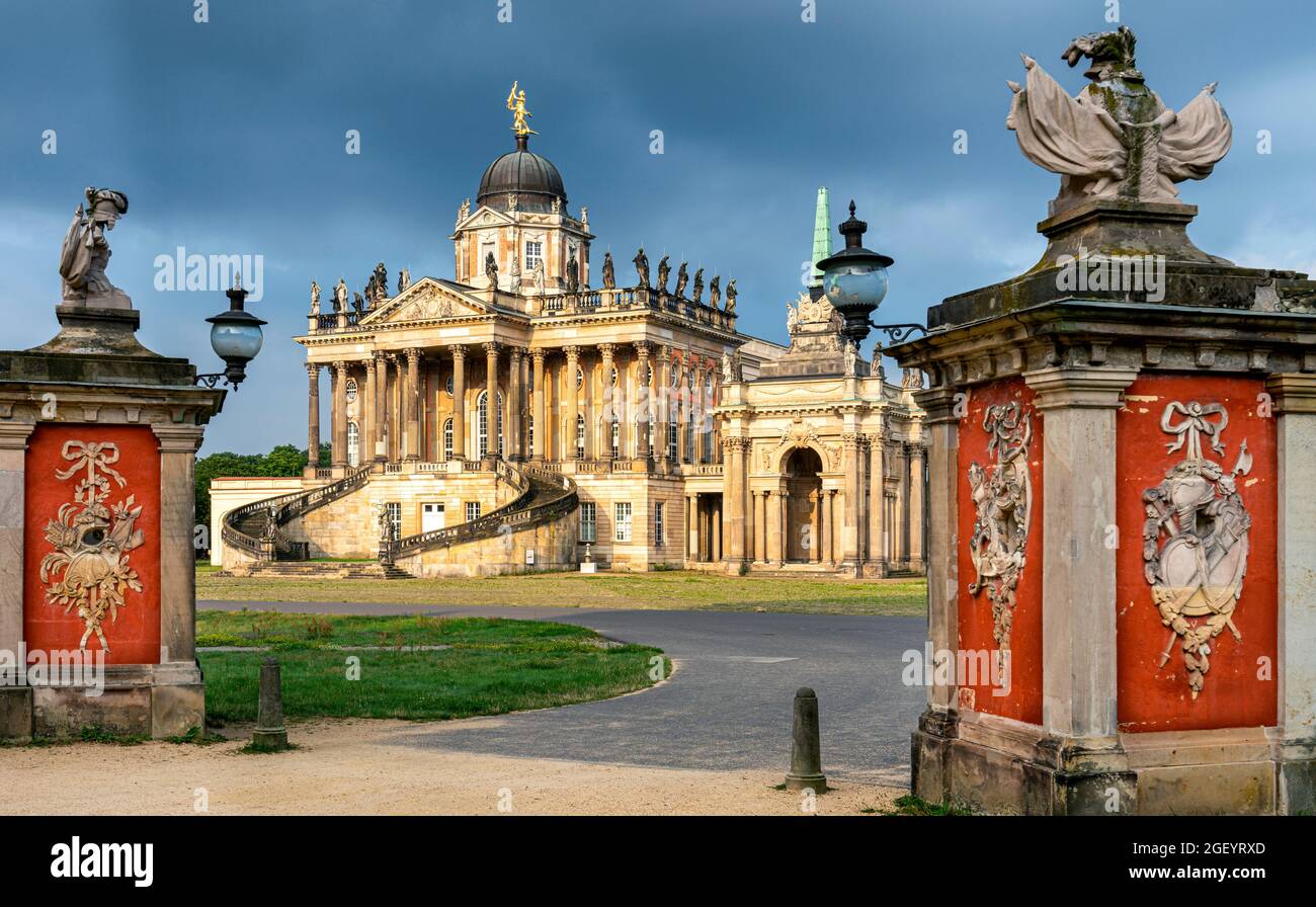 I Colonnato con i comuns nel Parco del Palazzo Sanssouci a Potsdam Foto Stock