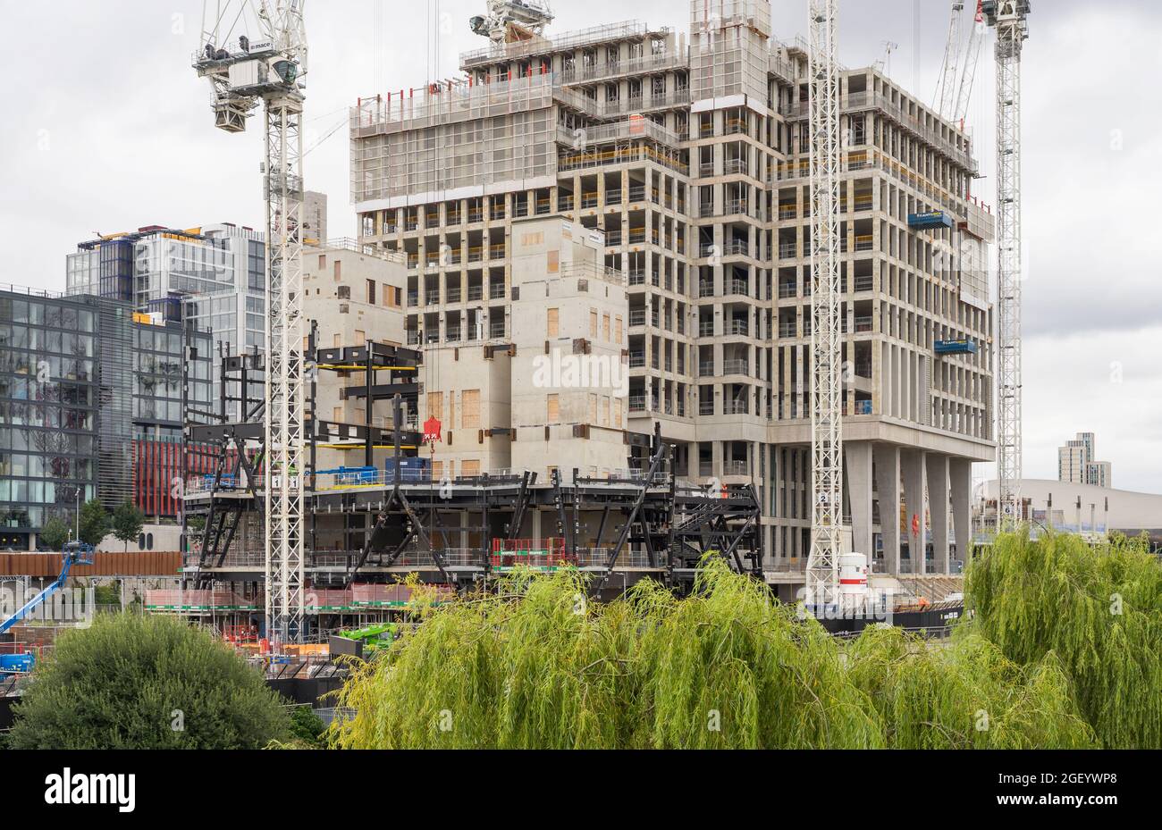 Costruzione del London College of Fashion dell'UAL sulla sponda orientale del Queen Elizabeth Olympic Park a Stratford. Foto Stock
