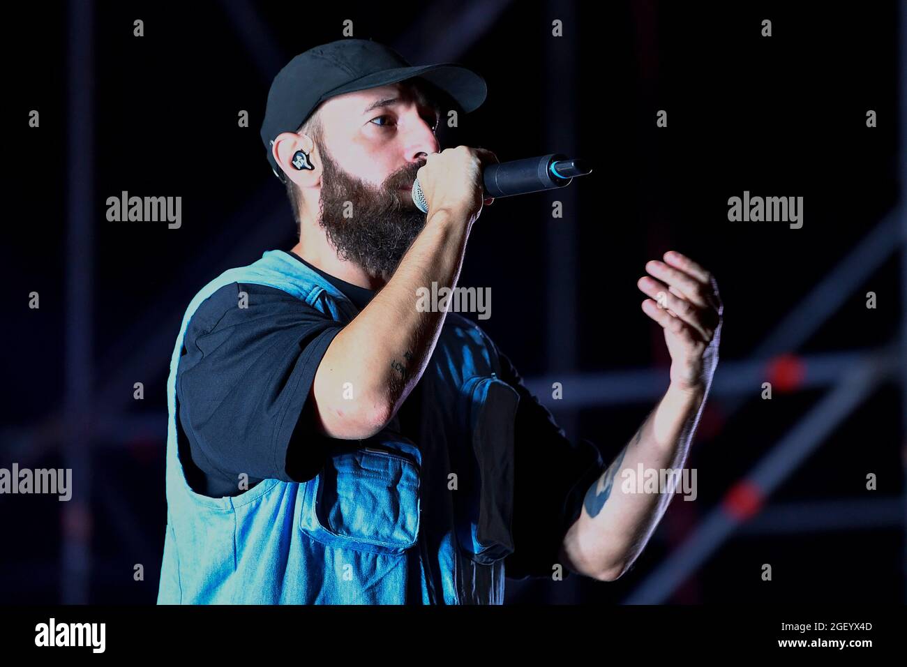 Fausto lama dei Coma Cose durante il Concerto all'Etruria Eco Festival, Marina di Cerveteri, 21 Agosto 2021 (Foto di Domenico Cippitelli/Pacific Press) Foto Stock
