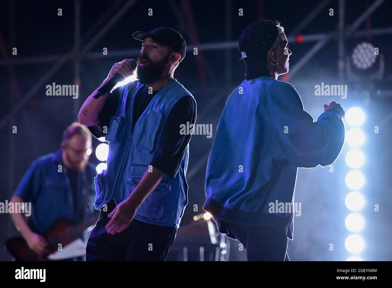 Fausto lama dei Coma Cose durante il Concerto all'Etruria Eco Festival, Marina di Cerveteri, 21 Agosto 2021 (Foto di Domenico Cippitelli/Pacific Press) Foto Stock