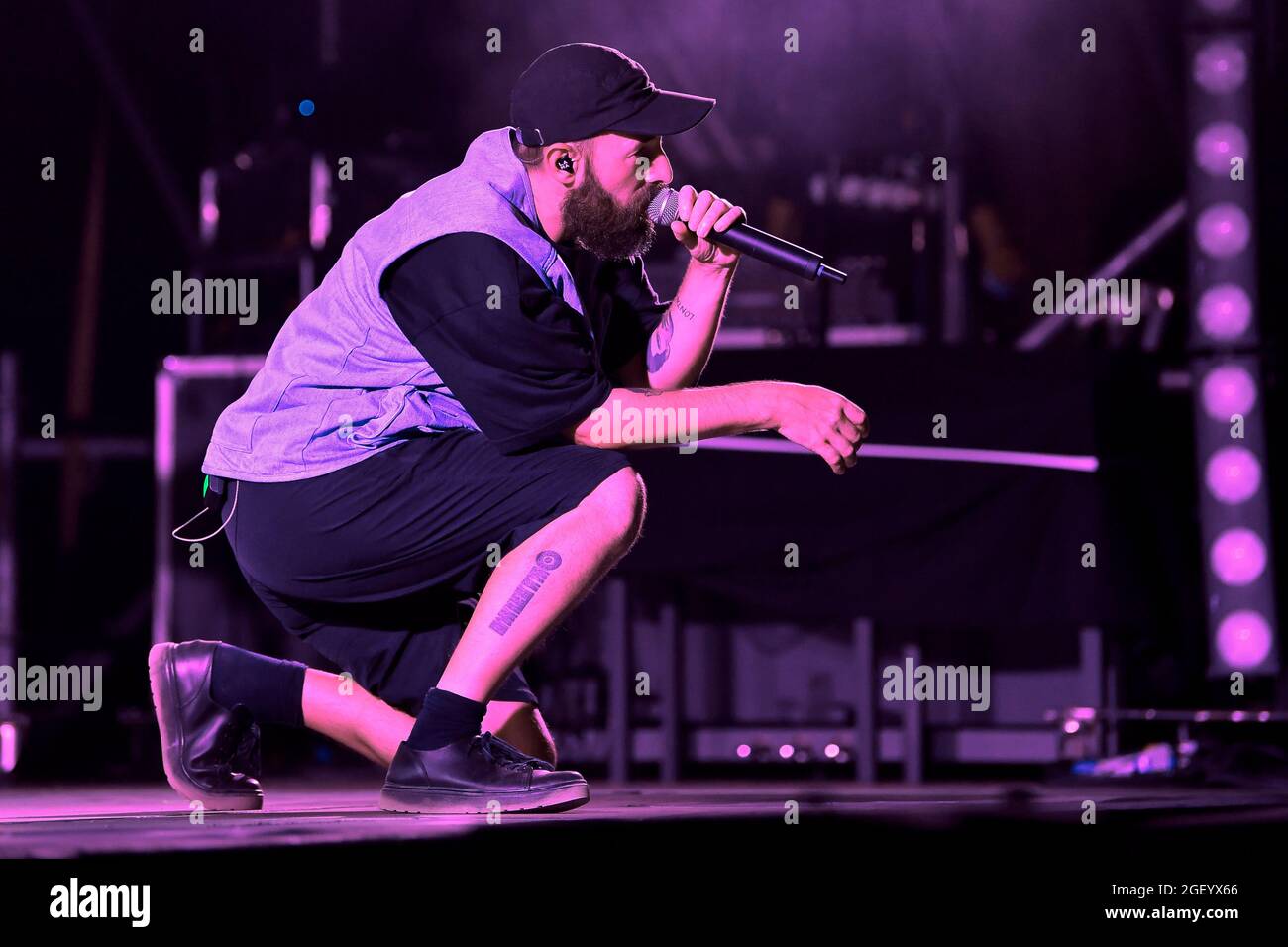 Fausto lama dei Coma Cose durante il Concerto all'Etruria Eco Festival, Marina di Cerveteri, 21 Agosto 2021 (Foto di Domenico Cippitelli/Pacific Press) Foto Stock