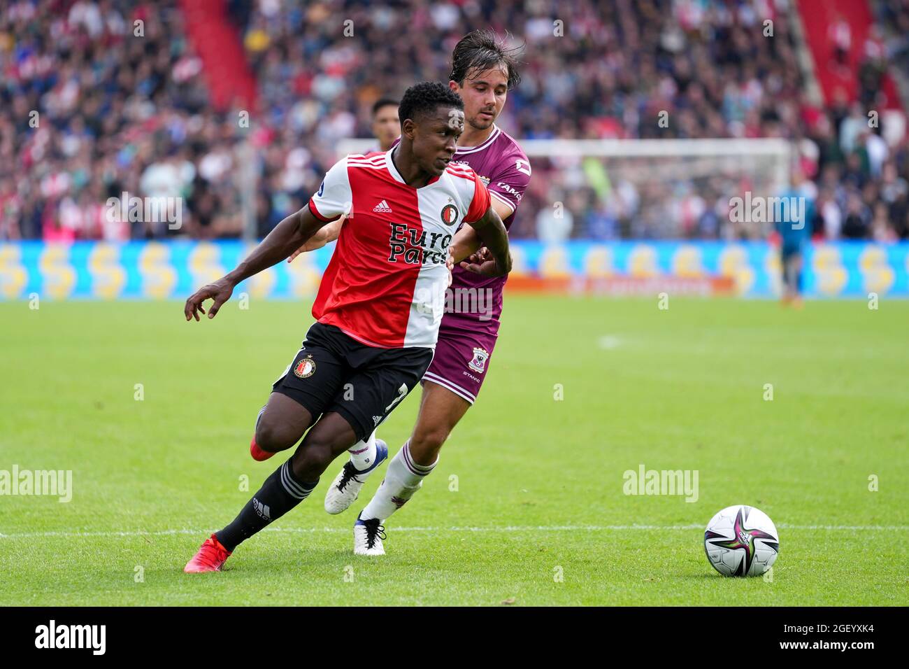 ROTTERDAM, PAESI BASSI - AGOSTO 22: Luis Sinisterra di Feyenoord durante la partita olandese Eredivie tra Feyenoord e le aquile Passi pure allo Stadion Feijenoord De Kuip il 22 agosto 2021 a Rotterdam, Paesi Bassi (Foto di Yannick Verhoeven/Orange Pictures) Foto Stock