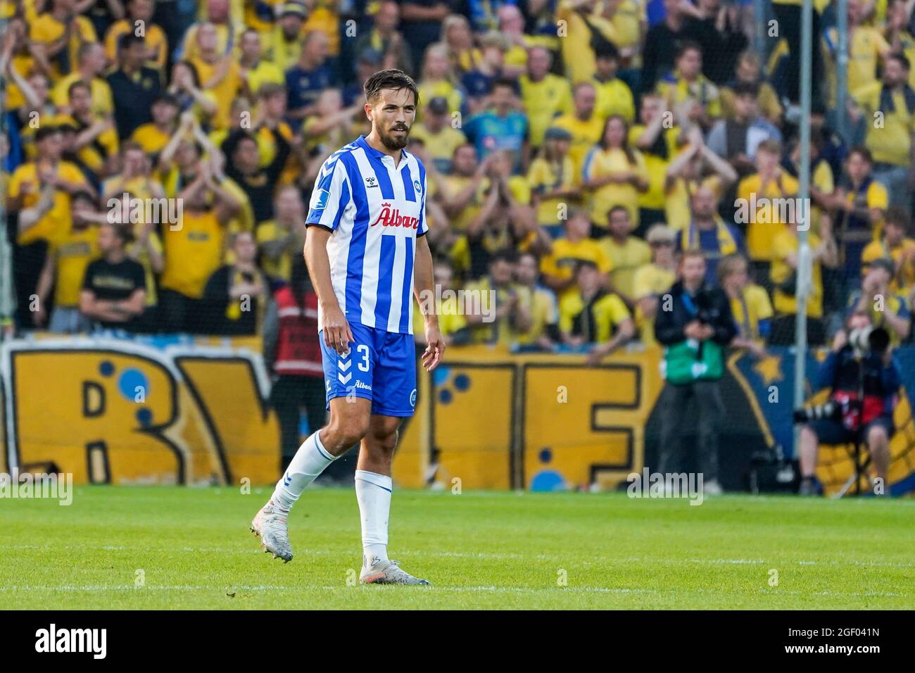 Odense, Danimarca. 21 Agosto 2021. Alexander Juel Andersen (3) di OB visto durante la 3F Superliga partita tra Odense Boldklub e Broendby SE al Parco Naturale energia di Odense. (Photo Credit: Gonzales Photo/Alamy Live News Foto Stock