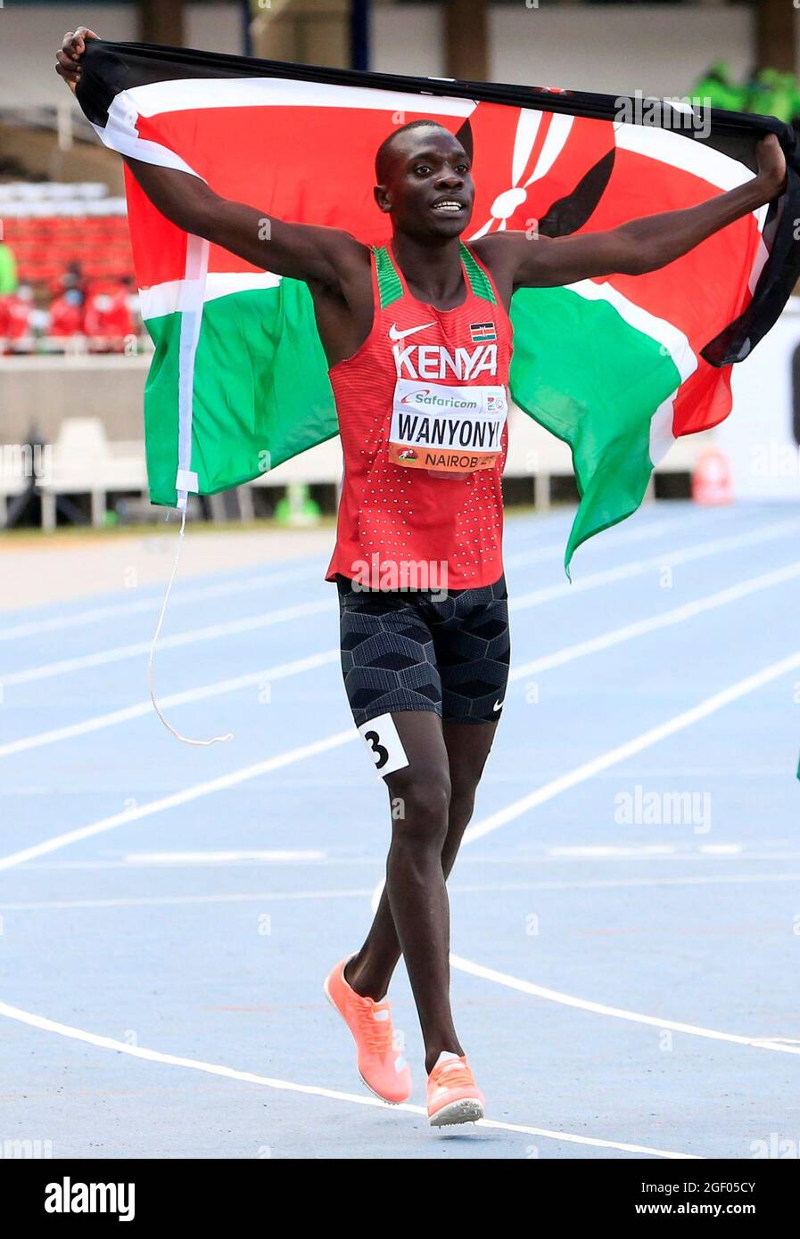 Atletica - Campionati mondiali di atletica U20 2021 - Emmanuel Wanyonyi in Kenya celebra dopo la vittoria nella finale maschile di 800 m - Kasarani Stadium, Nairobi, Kenya - 22 agosto 2021. REUTERS/Thomas Mukoya Foto Stock