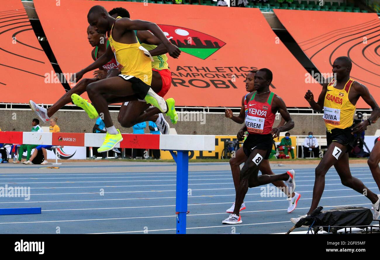 Atletica - Campionati del mondo di atletica U20 2021 - atleti gareggiano nella finale di steeplechase da 3000 m - Kasarani Stadium, Nairobi, Kenya - 22 agosto 2021. REUTERS/Thomas Mukoya Foto Stock