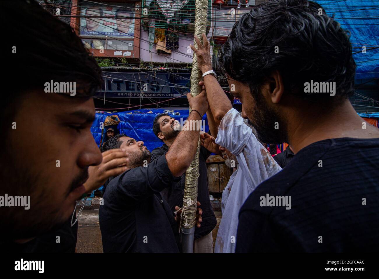 I musulmani sciiti sanguinano e piangono il decimo giorno di Muharram UL Haram, sa Ashura ricordando il sacrificio di Imam Hussain, martirizzato nella battaglia di Karbala nel 680 d.C. di questo giorno. (Foto di Suvajit Mukherjee/Pacific Press/Sipa USA) Foto Stock