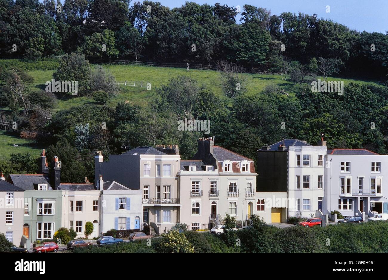 Fila di case d'epoca. High Wickham, Hastings, East Sussex, Inghilterra, Regno Unito. Circa 1989 Foto Stock