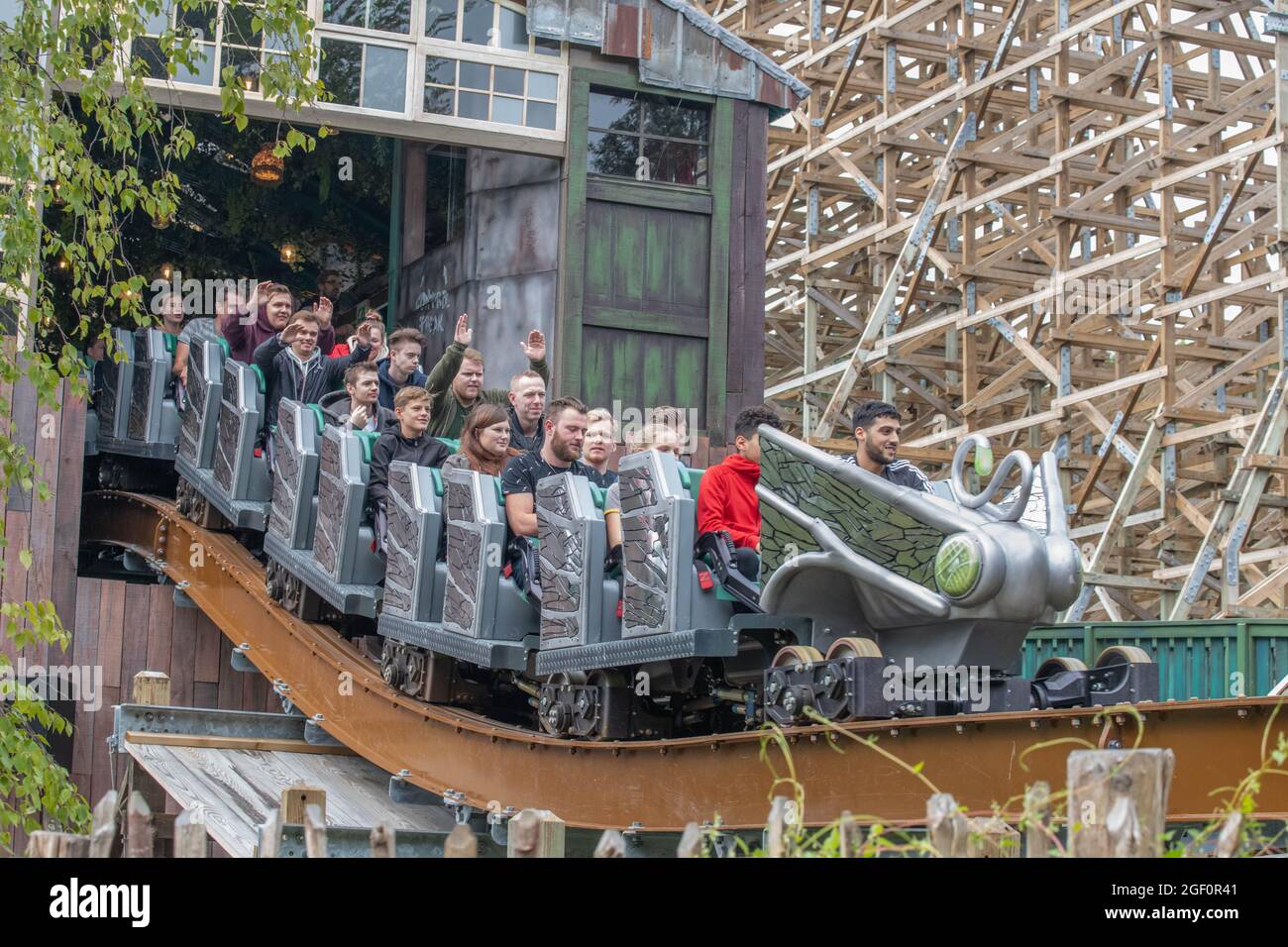 Walibi Holland Theme Park Rides, Inc Unamted Rapids, Speed of Sound e varie immagini intorno al parco Paesi Bassi Foto Stock