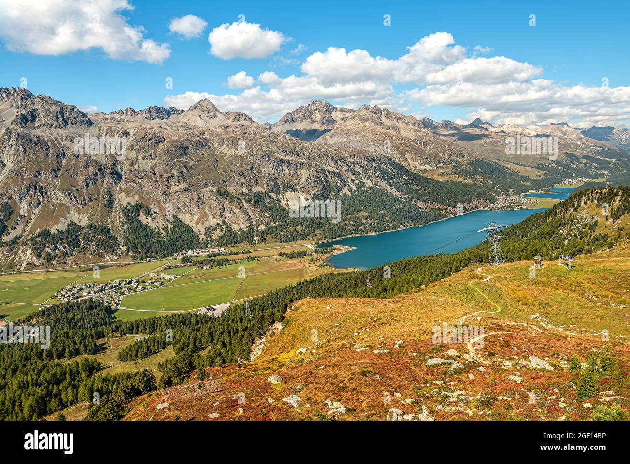 Vista da Furtschellas a valle Engadina torwards Silvaplana, Grigioni, Svizzera Foto Stock