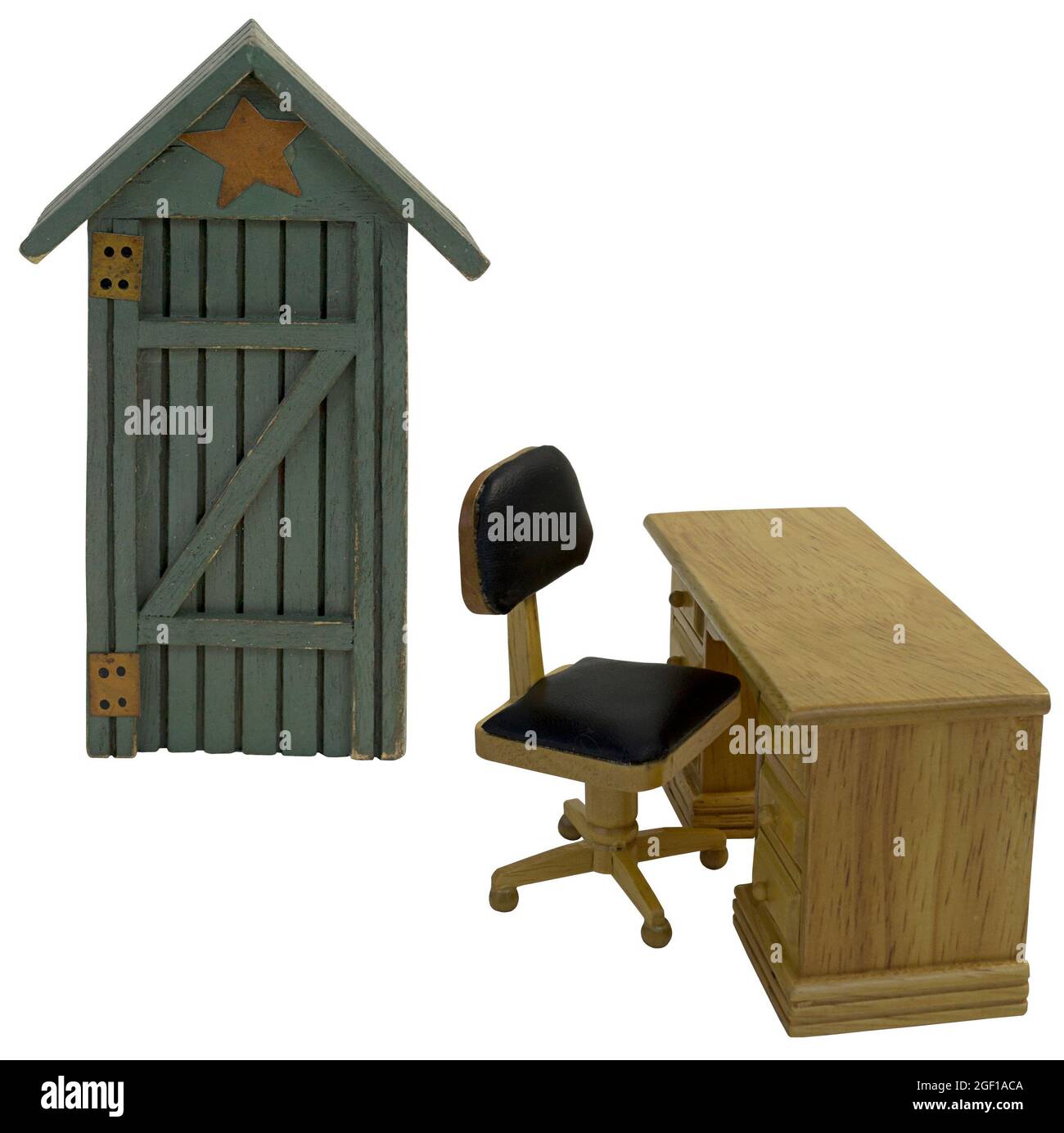 Attico con scrivania e sedia in legno per lavorare Foto Stock