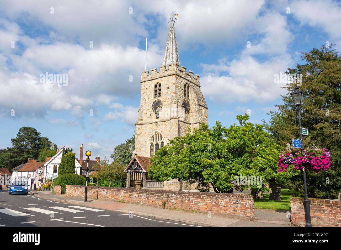 Chiesa di San Lorenzo, la High Street, Chobham, Surrey, England, Regno Unito Foto Stock