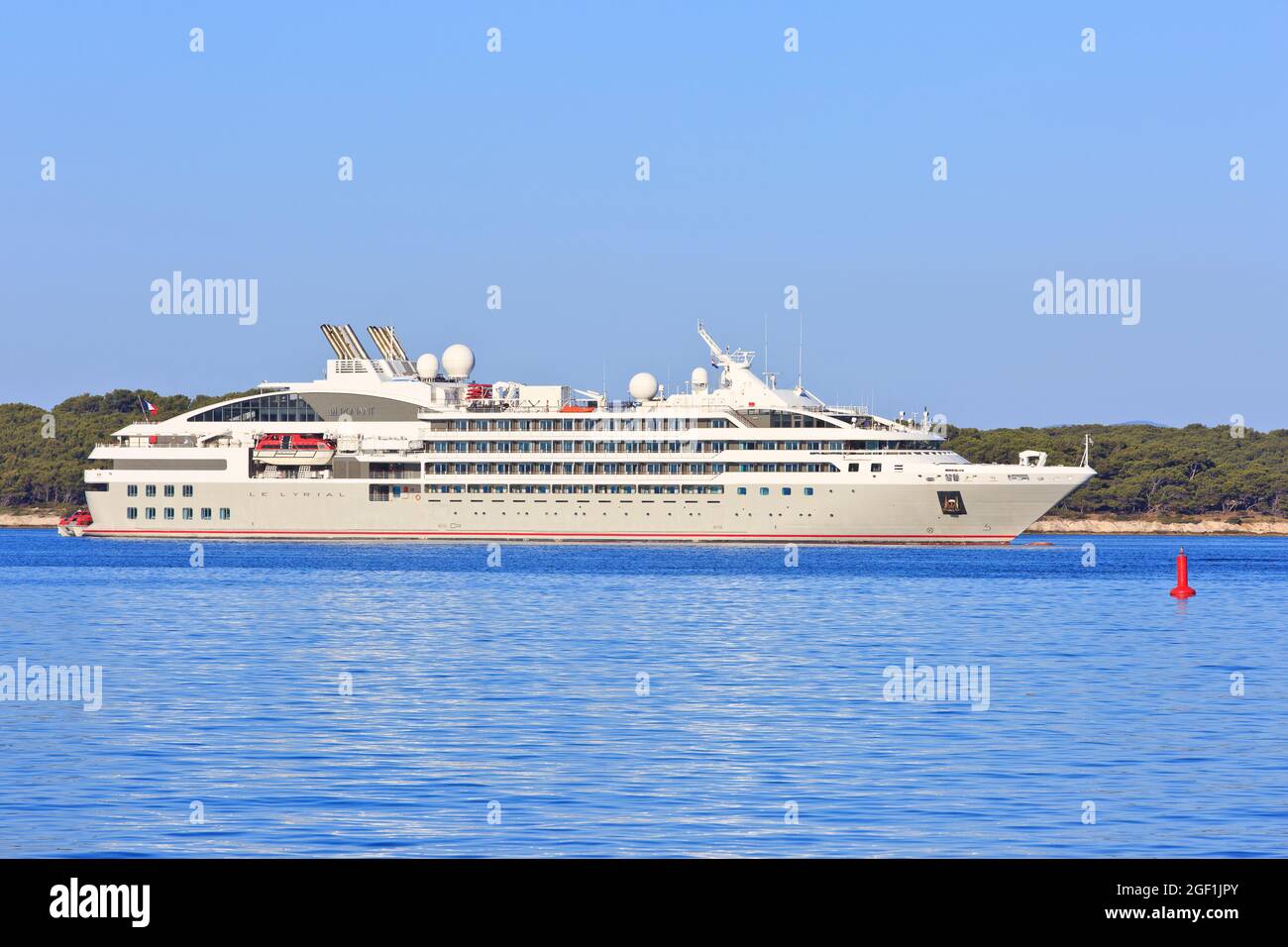 Le Lyrial (2015) nave da crociera sull'isola di Marinkovac a Hvar, Croazia Foto Stock