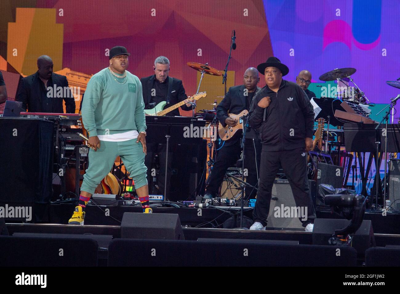 NEW YORK, NY - 21 AGOSTO: LL Cool J and Rev Run si esibisce durante il "We Love NYC: The Homecoming Concert" al Great Lawn in Central Park il 21 agosto 2021 a New York City. Foto Stock