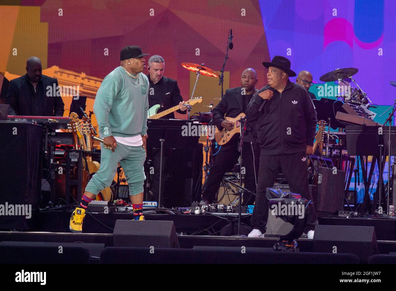NEW YORK, NY - 21 AGOSTO: LL Cool J and Rev Run si esibisce durante il "We Love NYC: The Homecoming Concert" al Great Lawn in Central Park il 21 agosto 2021 a New York City. Foto Stock