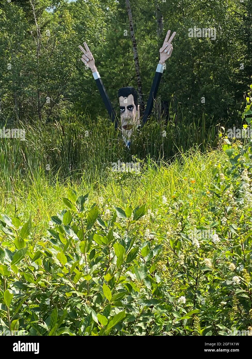 Questa scultura, intitolata Richard Nixon, è stata realizzata dall'artista americano Bernard Langlais ed è ospitata nella riserva di scultura di Langlais a Cushing, nel Maine. Bernard Langlais (1921 - 1977) era un nativo del Maine e mantenne uno studio a Cushing, Maine fino alla sua morte all'età di 56 anni. Ha sviluppato il suo interesse artistico alla Corcoran School of Art di Washington DC e alla Skowhegan School of Painting and Sculpture. Foto Stock