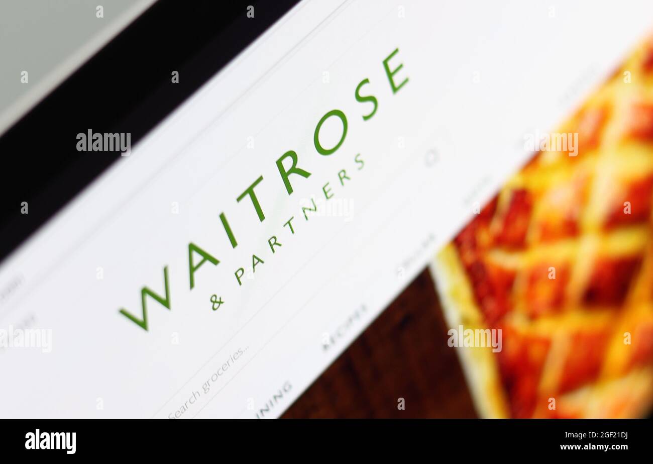 Foto di archivio datata 30/03/20 del sito web Waitrose su un laptop come il supermercato Waitrose è stato valutato come il più grande rivenditore online per la freschezza della drogheria, secondo una nuova ricerca da parte di specialisti del consumatore a quale? che ha utilizzato un team di 12 acquirenti sottocoperto per ordinare più di 1,000 generi alimentari da sei principali catene di supermercati per esaminare come sono freschi i loro prodotti alimentari e bevande. Data di emissione: Lunedì 23 agosto 2021. Foto Stock