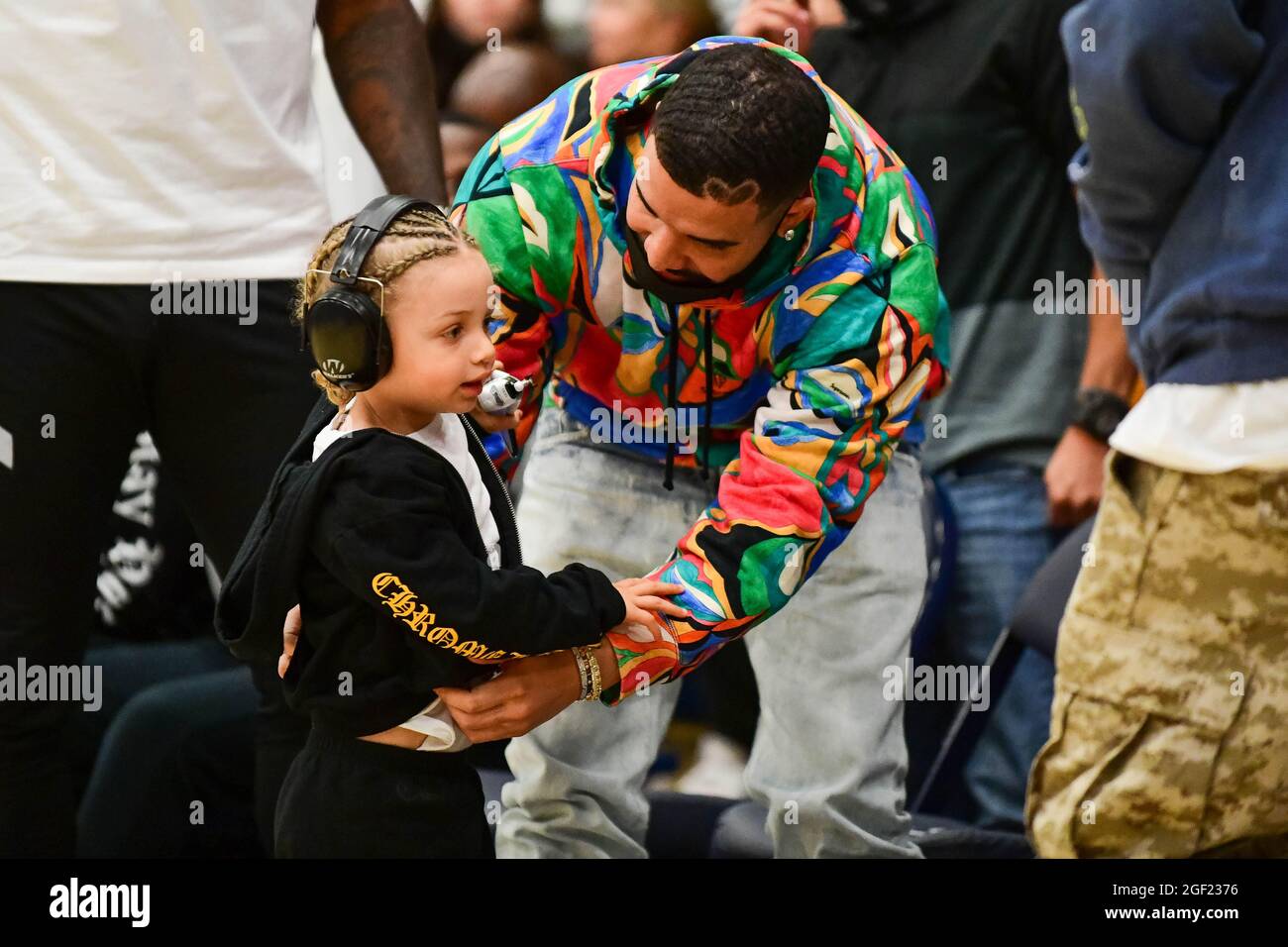 Il Rapper Canadese Drake E Il Figlio Adonis Graham Arrivano Alla Partita Di Basket Cif Southern Section Championship Del 2021 Venerdi 11 Giugno 2021 A Chatswor Foto Stock Alamy