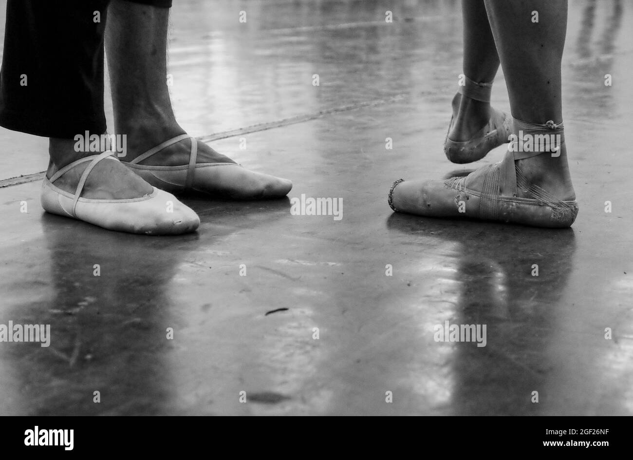 Immagini ravvicinate delle scarpe da balletto utilizzate dai ballerini in una sala di prove a San Pietroburgo, Russia Foto Stock