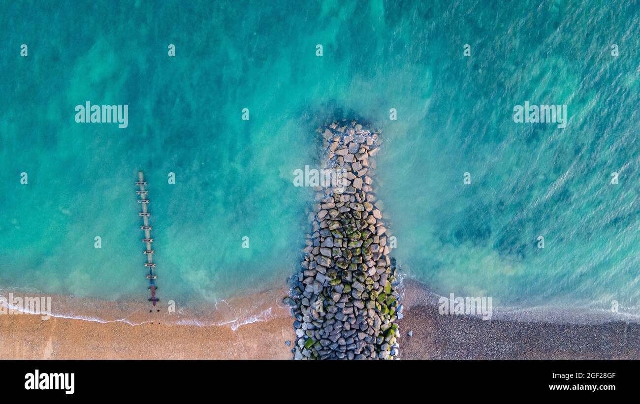 Vista aerea della spiaggia di ciottoli, Rottington UK. Foto Stock