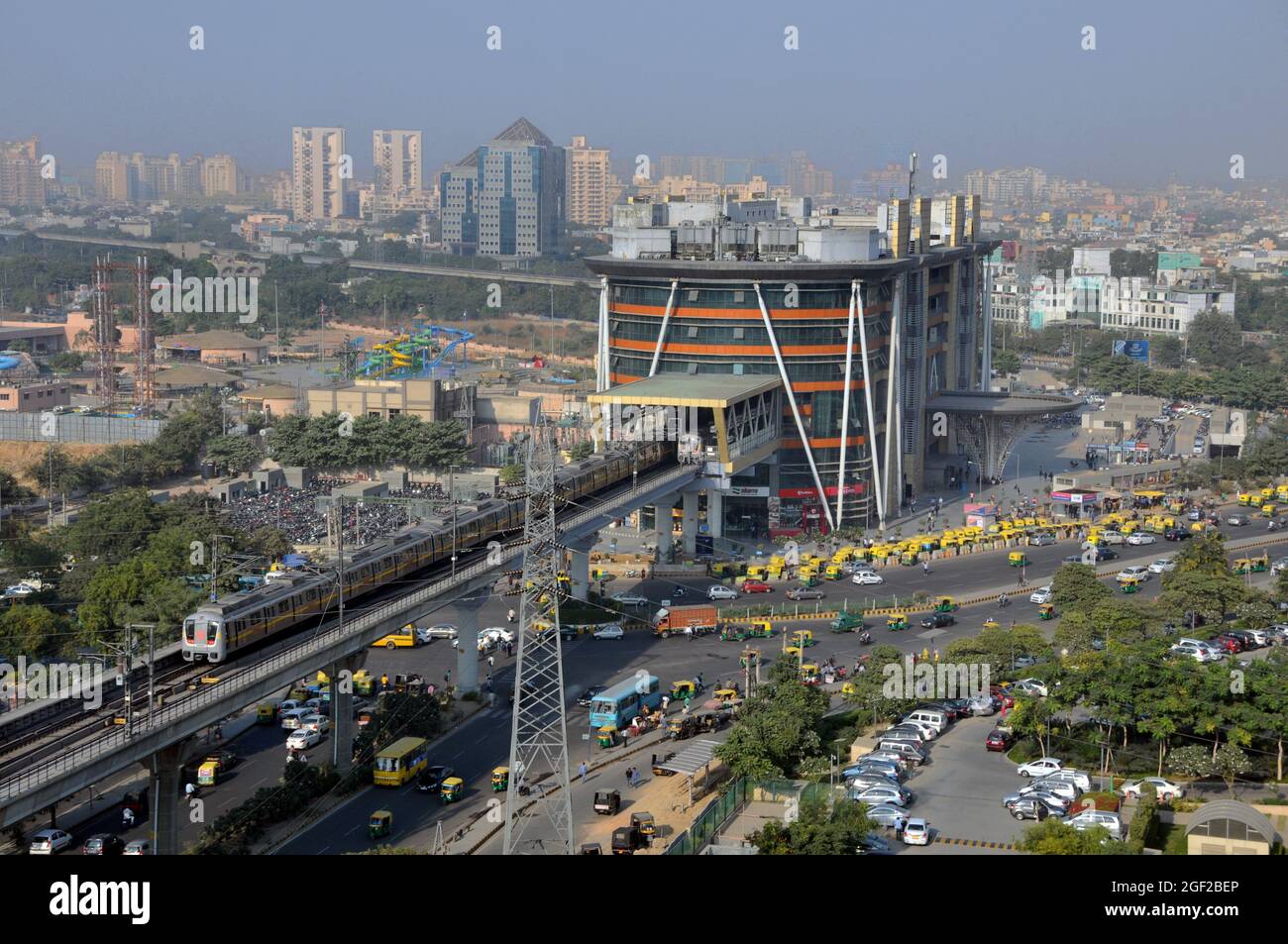 GURUGRAM, INDIA - 07 aprile 2018: Una vista aerea della metropolitana Gurugram Rapid in Haryana, India Foto Stock