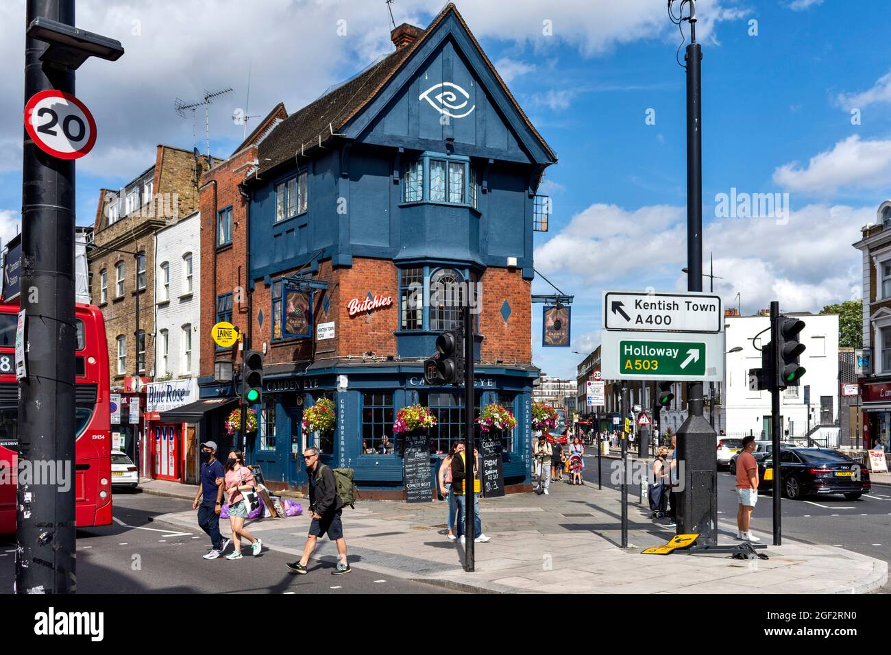 LONDON CAMDEN LOCK CAMDEN TOWN IL PUB CAMDEN EYE SULLA STRADA CITTADINA DI KENTISH Foto Stock