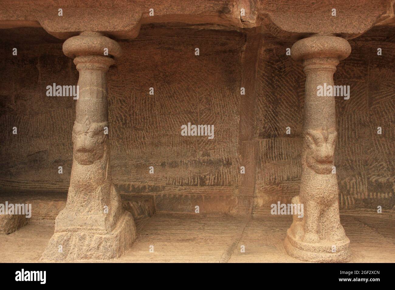 Pilastri a Shore tempio Mahabalipuram, Tamil Nadu, India Foto Stock
