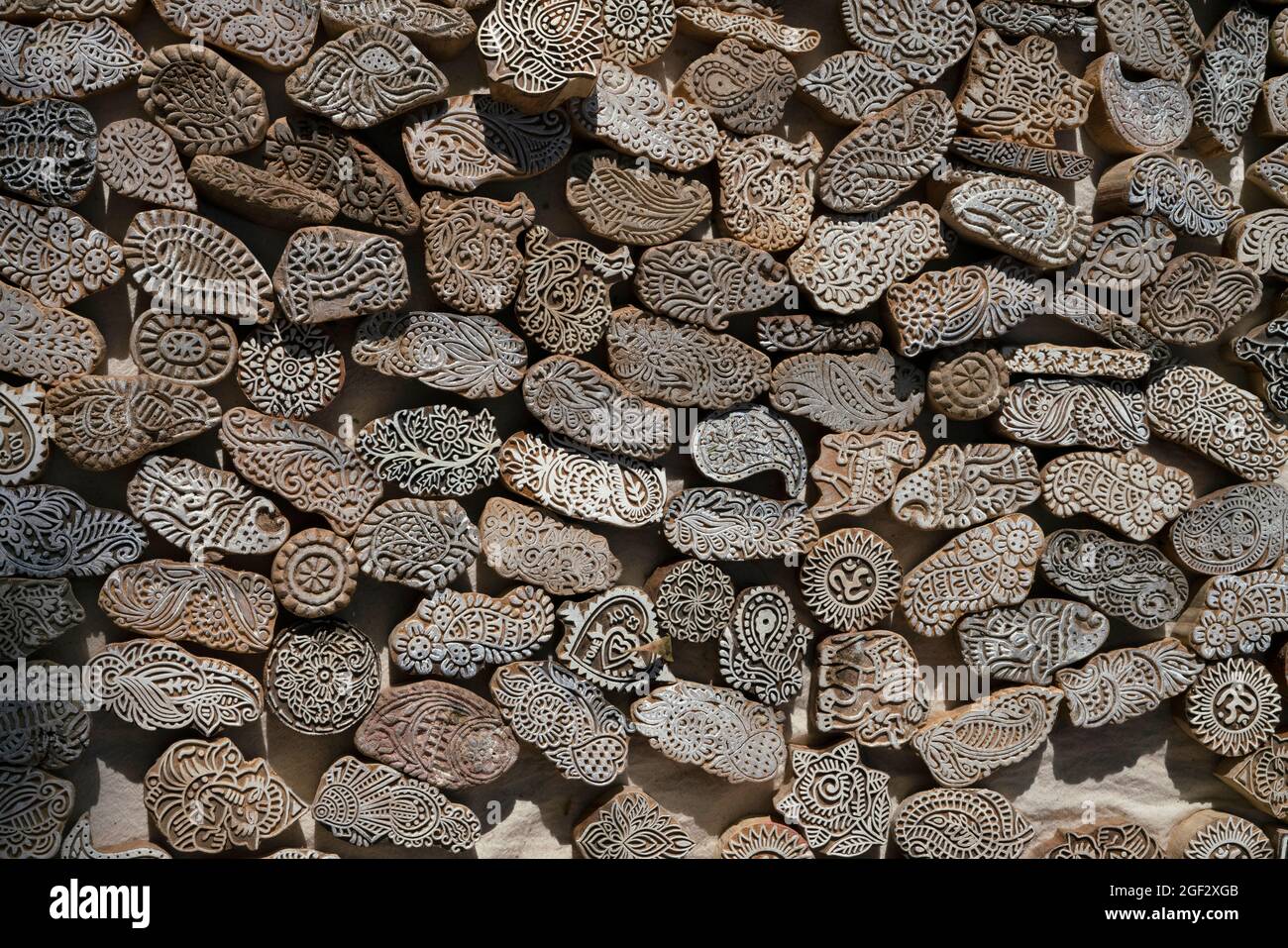Stampa a blocchi di legno francobolli utilizzati per la stampa tessile, India Foto Stock