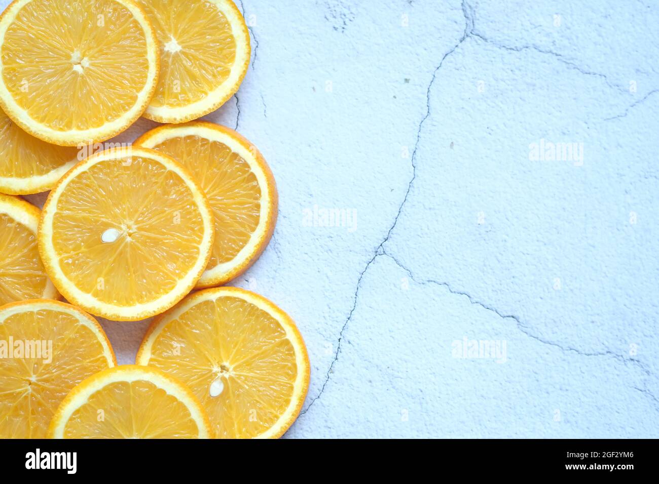 Giallo Limone su sfondo bianco con spazio per la copia . Foto Stock