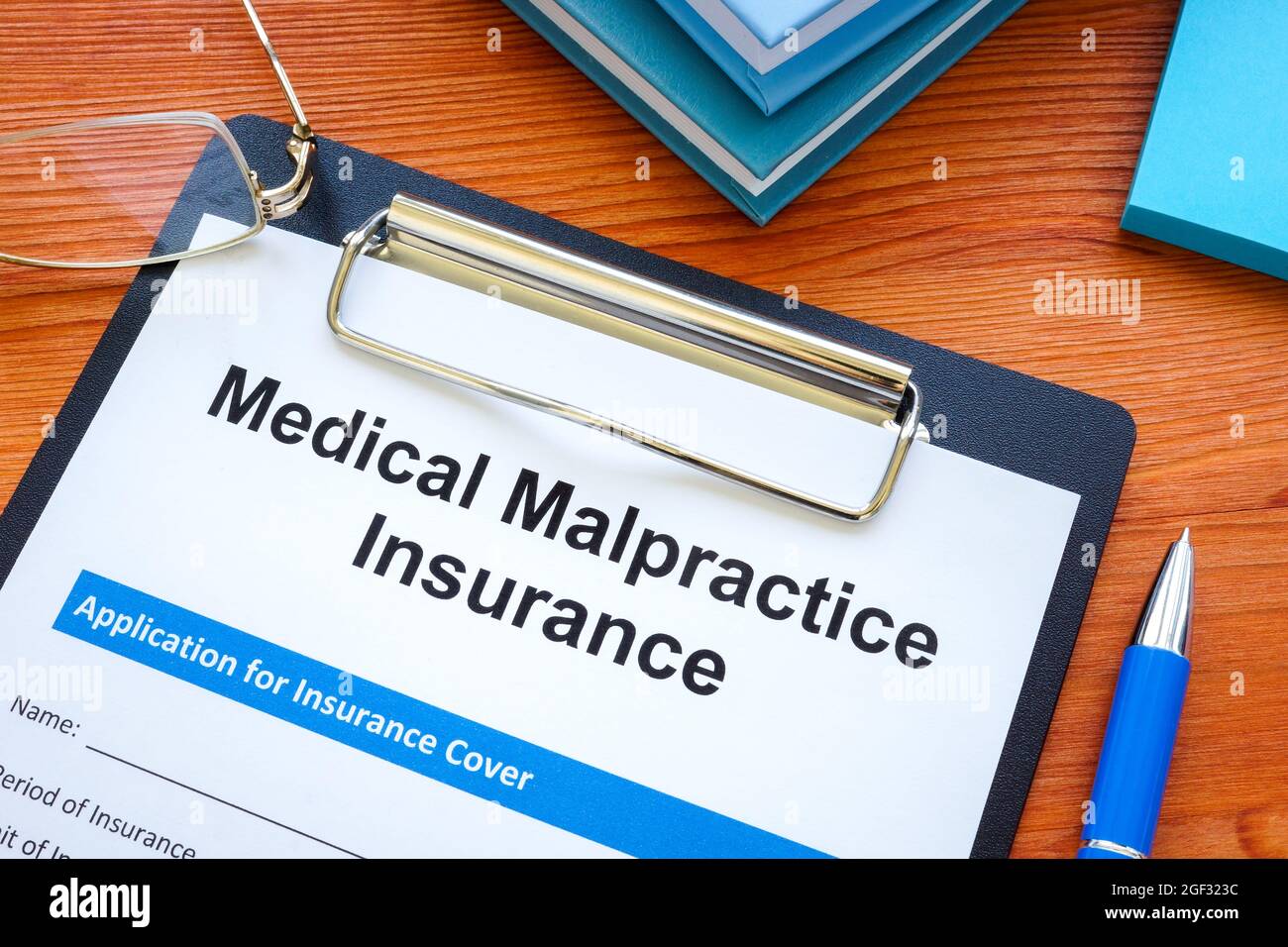 Applicazione e appunti di assicurazione contro le pratiche mediche. Foto Stock
