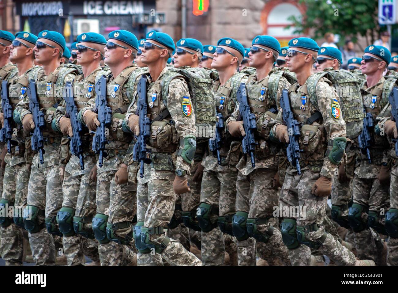 Ucraina, Kiev - 18 agosto 2021: Forze aeree. Ucraino militare. C'è un distacco di soccorritori. Soccorritori. Il sistema militare sta marciando Foto Stock