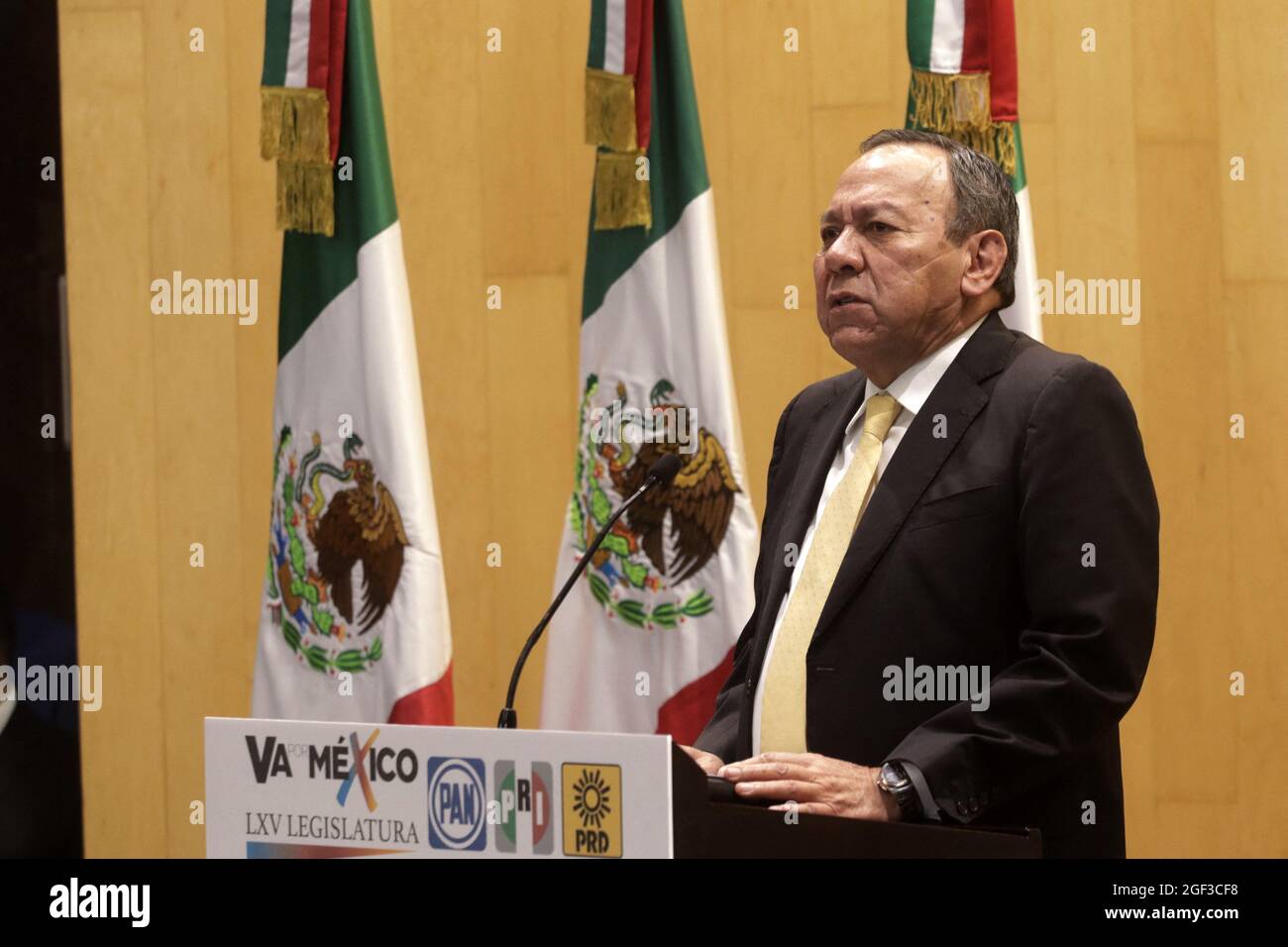Il presidente del Partito della Rivoluzione democratica, Gesù Zambano, interviene durante la presentazione dell'agenda legislativa e di partito congiunta della coalizione 'va por México' per far fronte al Congresso messicano nella LXV legislatura all'autoritarismo e al populismo del presidente del Messico, Andrés Manuel López Obrador. Il 21 agosto 2021 a Città del Messico, Messico. Foto di Luis Barron/Eyepix/ABACAPRESS.COM Foto Stock
