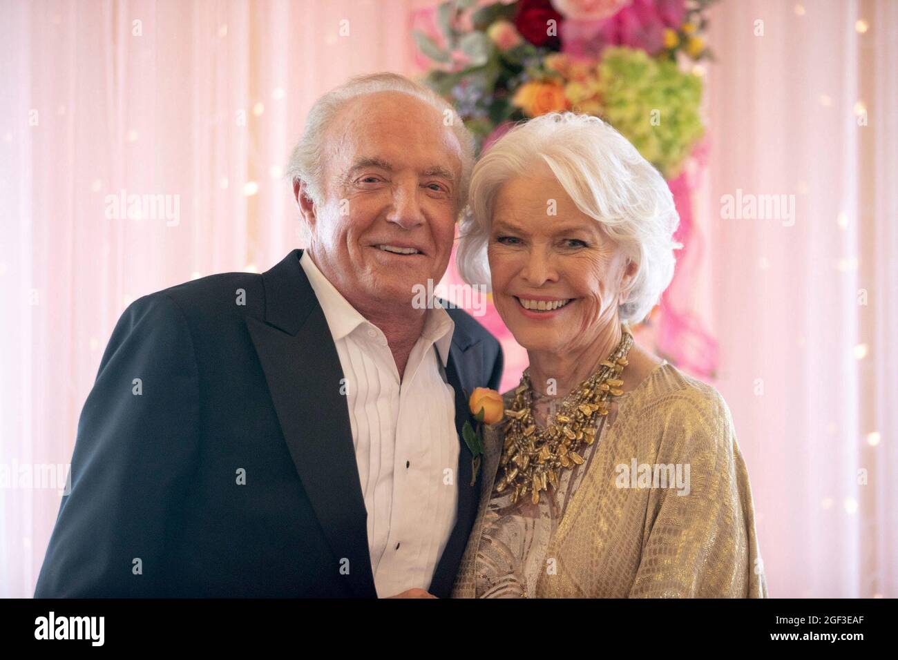 ELLEN BURSTYN e JAMES CAAN in API REGINA (2021), diretto da MICHAEL LEMBECK. Credito: GRANDI FOTO INDIPENDENTI / Album Foto Stock