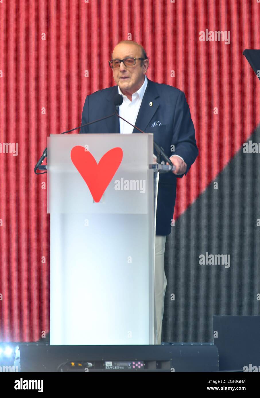 NEW YORK, NEW YORK - AGOSTO 21: Clive Davis parla durante We Love NYC: The Homecoming Concert prodotto da NYC, Clive Davis e Live Nation il 21 agosto 2021 a New York City. (Foto di John Atashian) Foto Stock