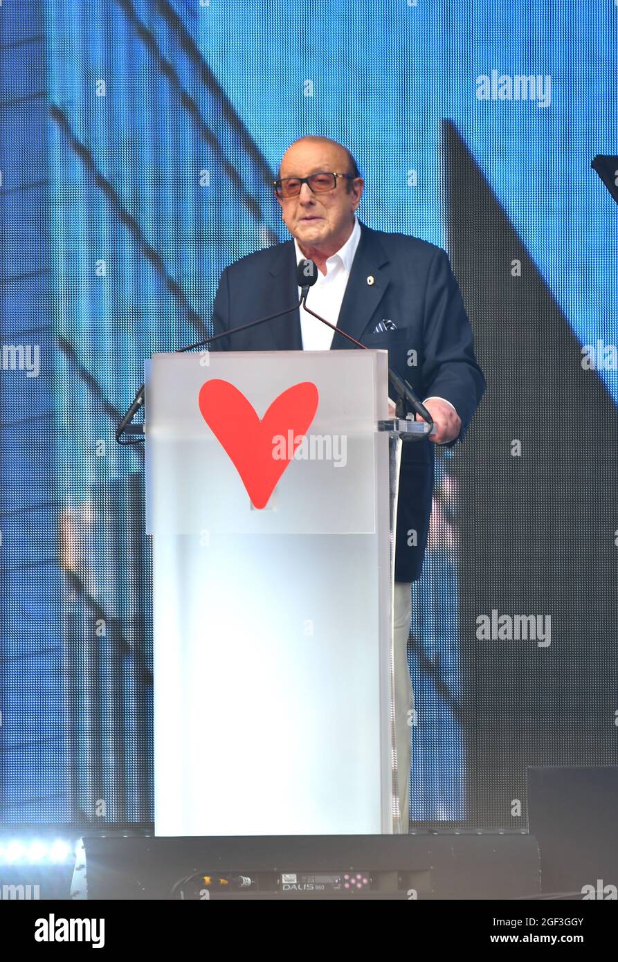 NEW YORK, NEW YORK - AGOSTO 21: Clive Davis parla durante We Love NYC: The Homecoming Concert prodotto da NYC, Clive Davis e Live Nation il 21 agosto 2021 a New York City. (Foto di John Atashian) Foto Stock