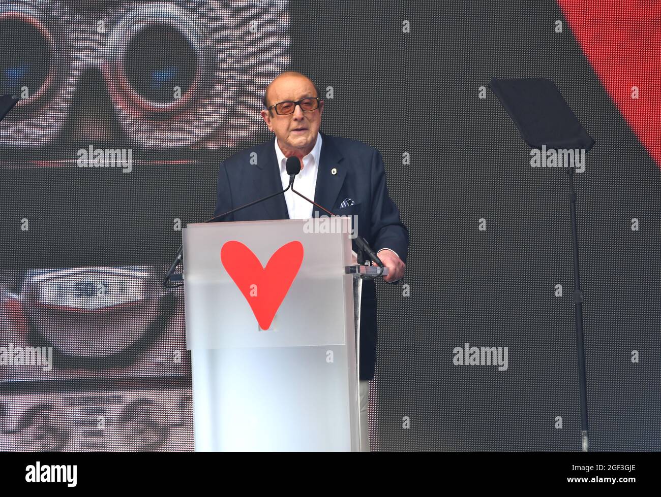 NEW YORK, NEW YORK - AGOSTO 21: Clive Davis parla durante We Love NYC: The Homecoming Concert prodotto da NYC, Clive Davis e Live Nation il 21 agosto 2021 a New York City. (Foto di John Atashian) Foto Stock