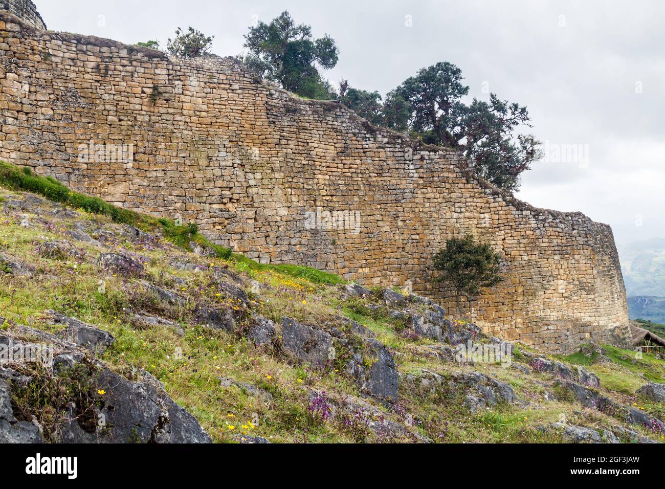 Kuelap, città della cittadella rovinata di Chachapoyas cultura della foresta di nubi nelle montagne del Perù settentrionale. Foto Stock