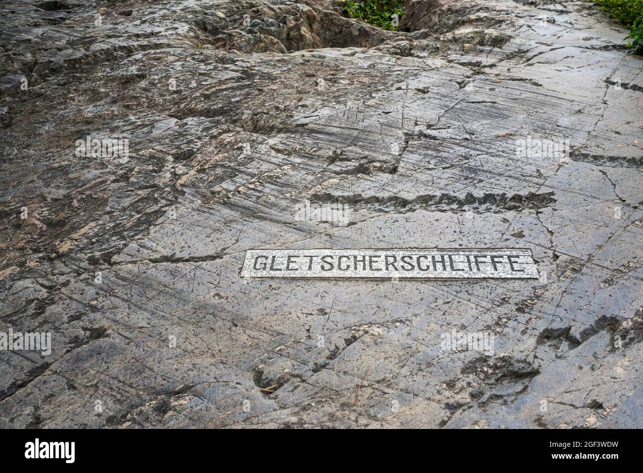 Segni di detersione sulla pietra formata da ghiacciaio, Merano, Alto Adige, Italia Foto Stock
