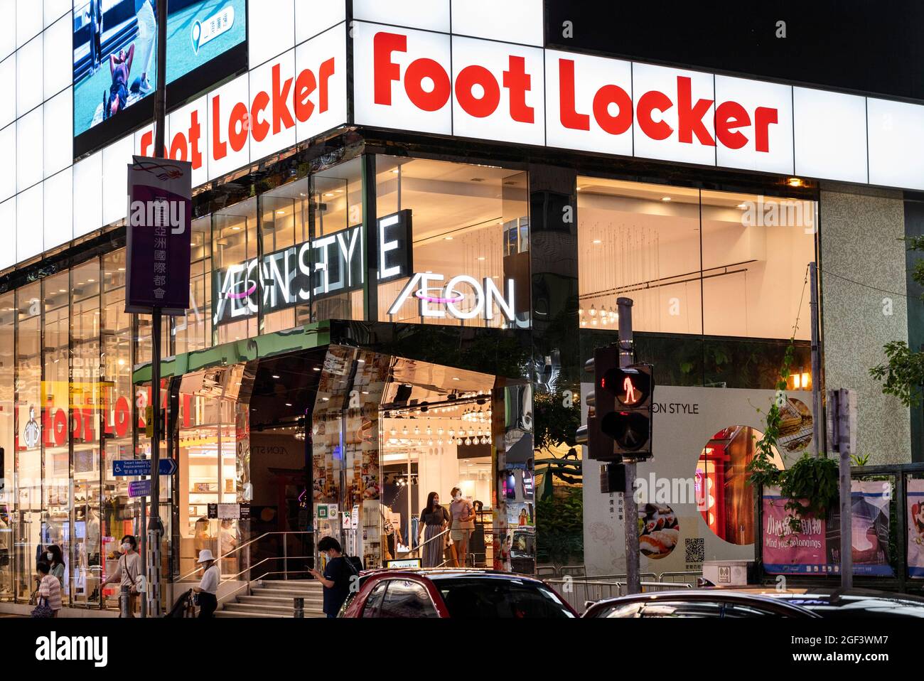 Multinazionale americana di abbigliamento sportivo e calzature rivenditore, Foot  Locker negozio visto a Hong Kong. (Foto di Budrul Chukrut / SOPA  Images/Sipa USA Foto stock - Alamy