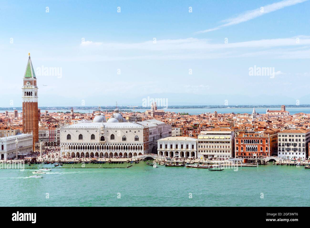 Venezia Italia: San Marco e Palazzo Ducale visto dalla laguna Foto Stock