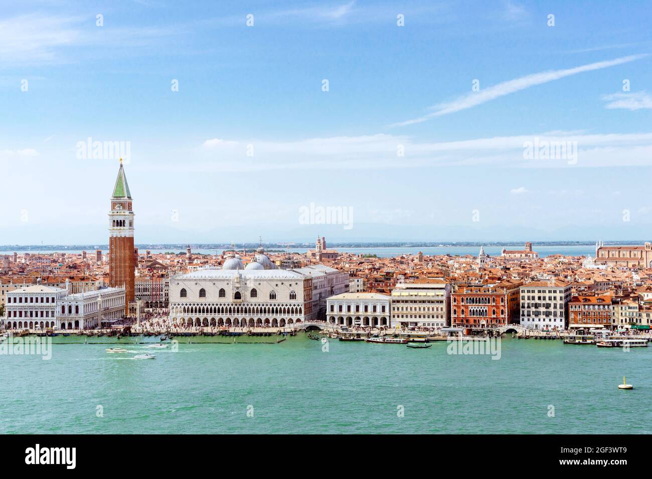 Venezia Italia: San Marco e Palazzo Ducale visto dalla laguna Foto Stock