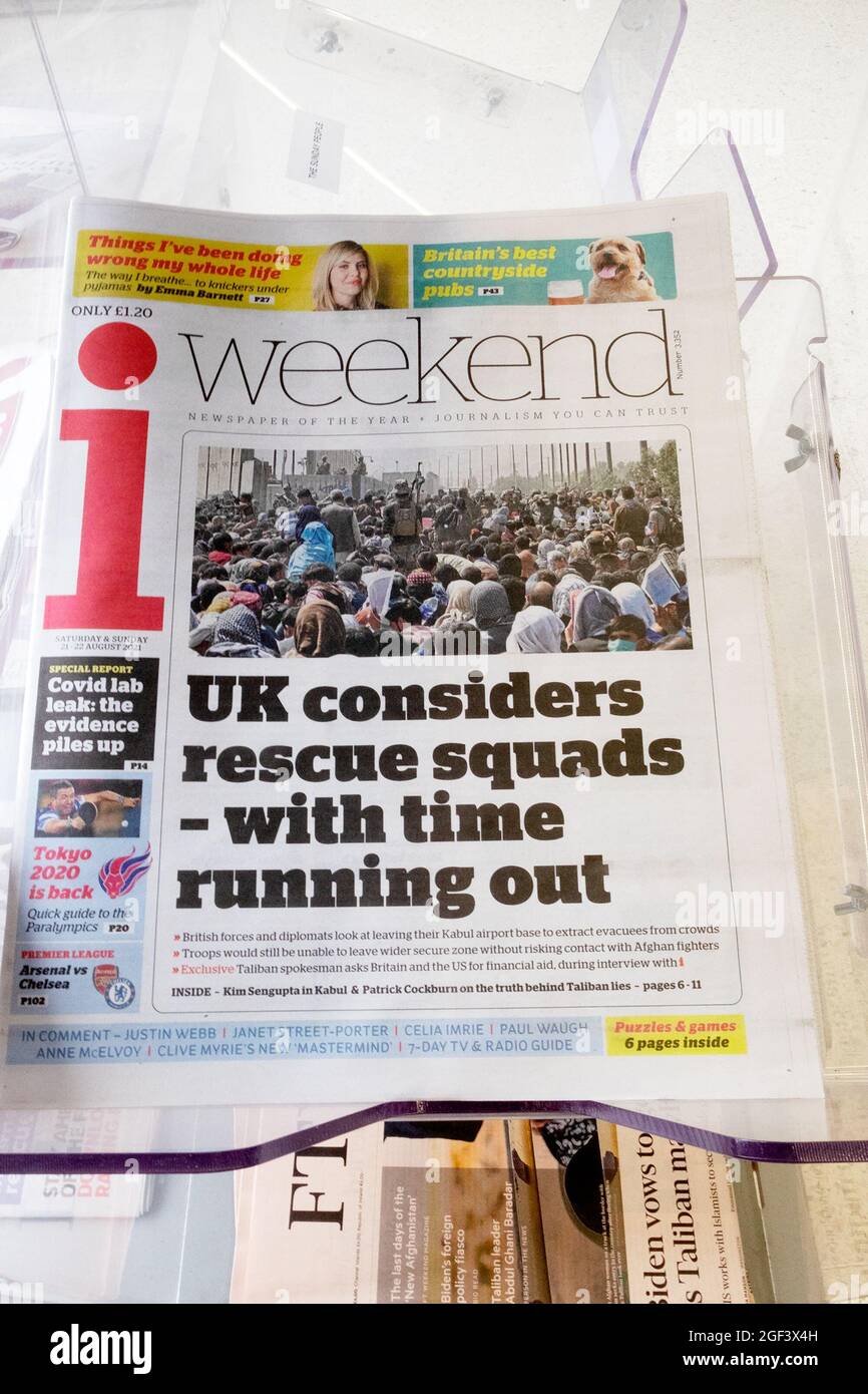 "Il Regno Unito considera le squadre di salvataggio - con il tempo che sta per esaurire" in Afghanistan i newpaper headline front page Taliban articolo il 21 agosto 2021 Londra UK Foto Stock