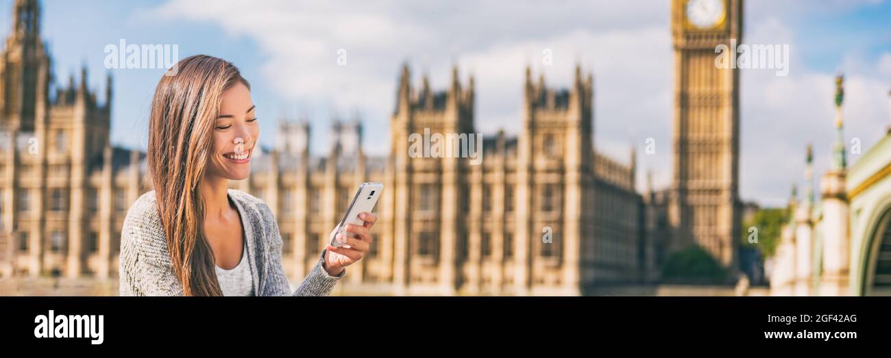Telefono londra Asian giovane donna utilizzando cellulare texting su app online in Europa viaggio città stile di vita banner panorama sfondo. Foto Stock