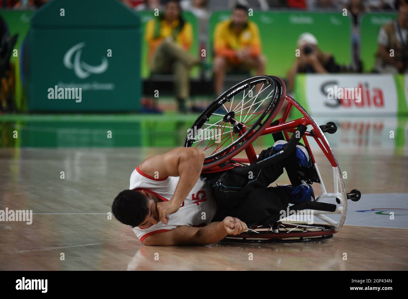 Basket su sedia a rotelle, tra le squadre degli Stati Uniti e della Turchia, alle partite di Paralimpiadi Foto Stock