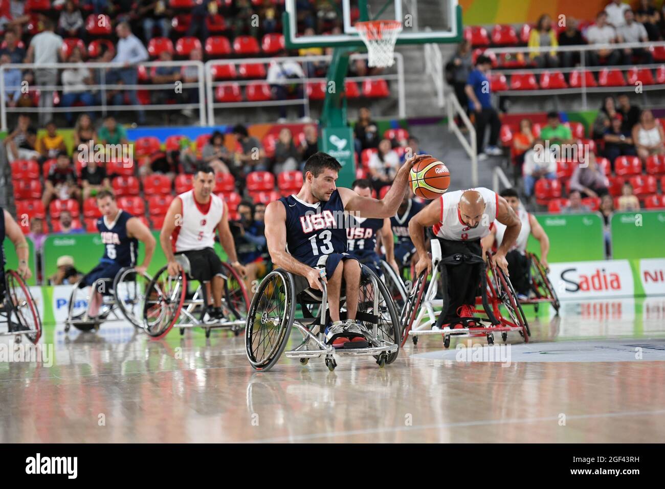 Basket su sedia a rotelle, tra le squadre degli Stati Uniti e della Turchia, alle partite di Paralimpiadi Foto Stock