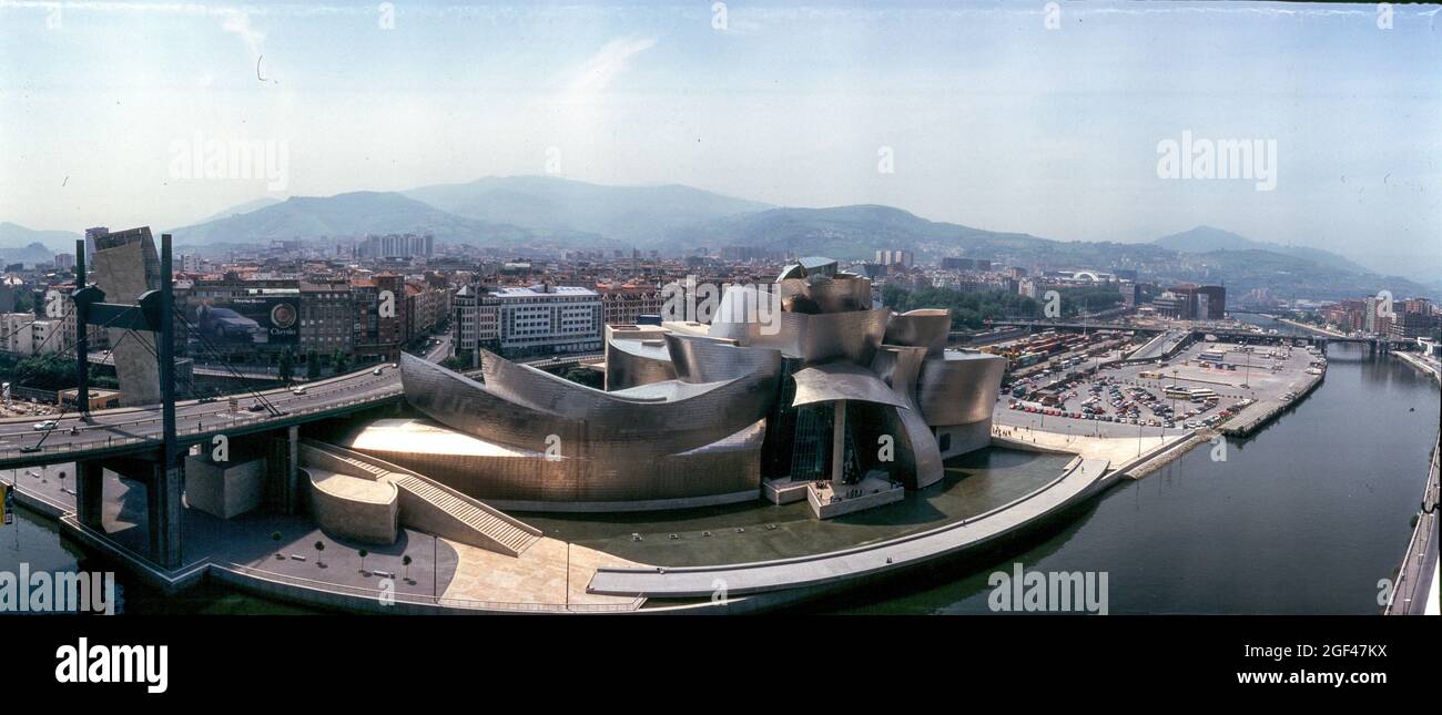 Viste panoramiche del Museo Guggenheim di Bilbao nel 1998 Foto Stock
