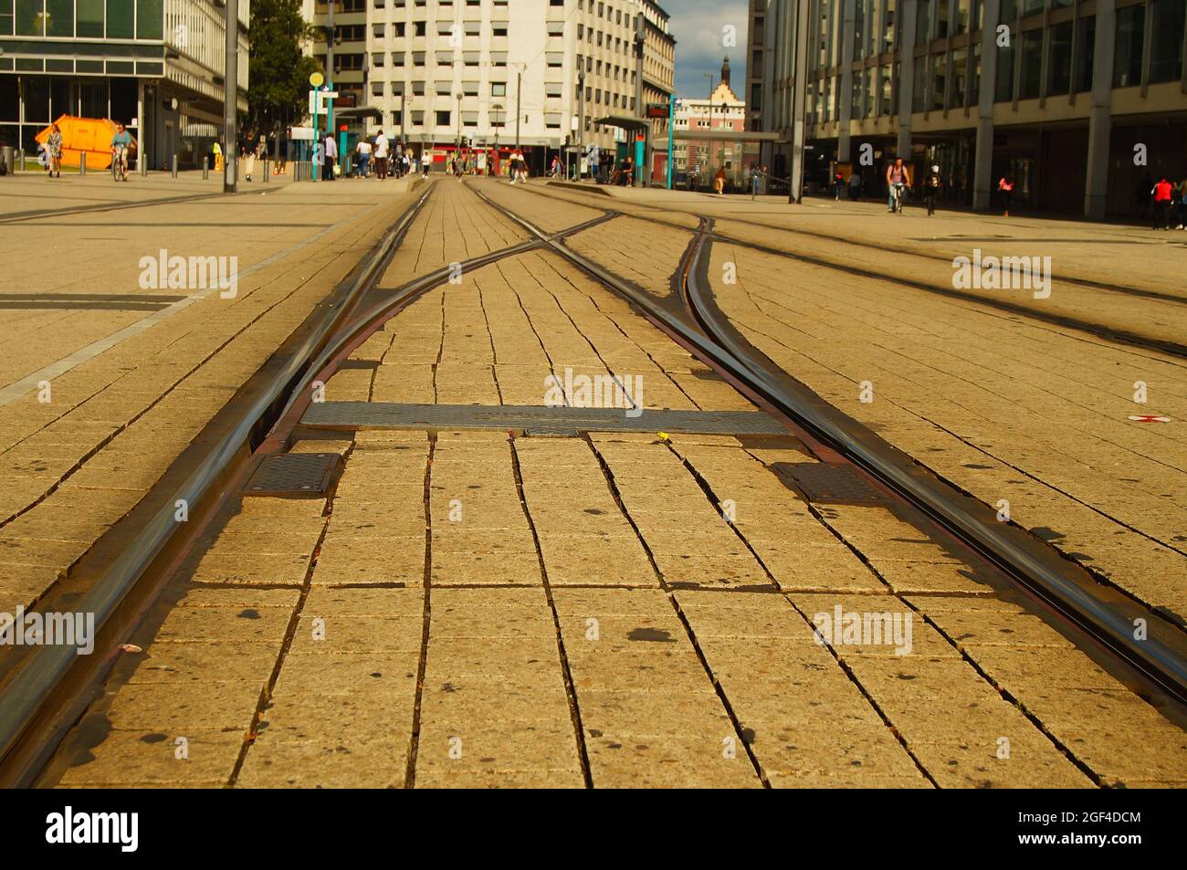 Passaggio di un tram a Francoforte Foto Stock
