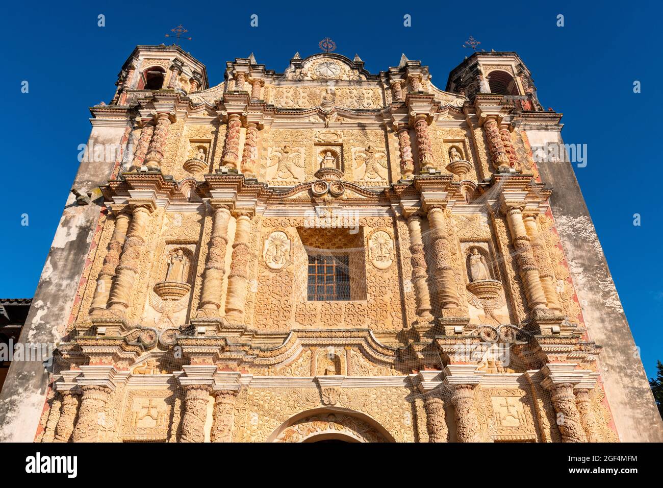 Messico, Chiapas, San Cristobal de las Casas, facciata del convento domenicano di Santo Domingo Foto Stock